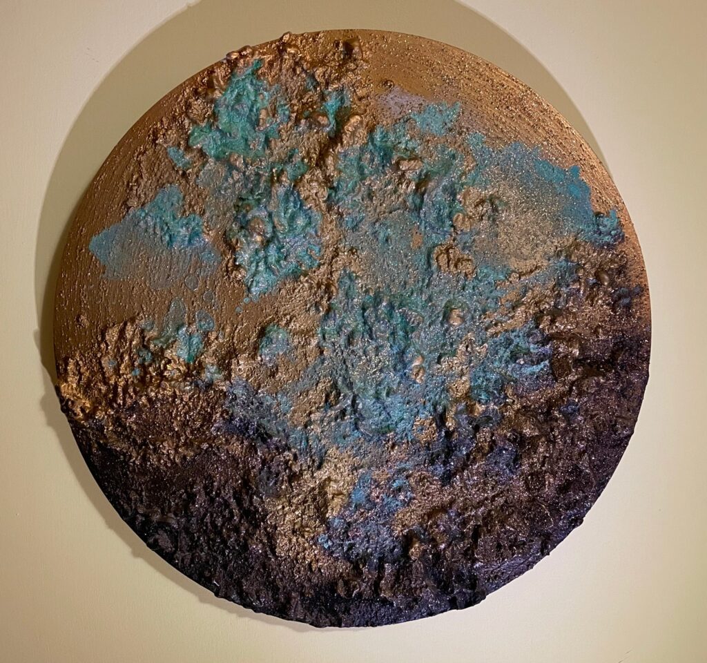 Paola Romano- luna policroma- 40cm diametro anno 2021