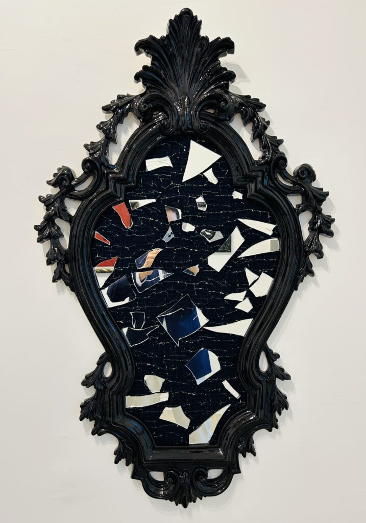 Alessio-Calega-riflettere-sullanima-specchio-e-tessuto-74x120cm-anno-2023